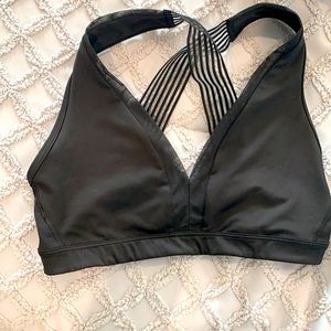 Black Victoria’s Secret fashion sports bra